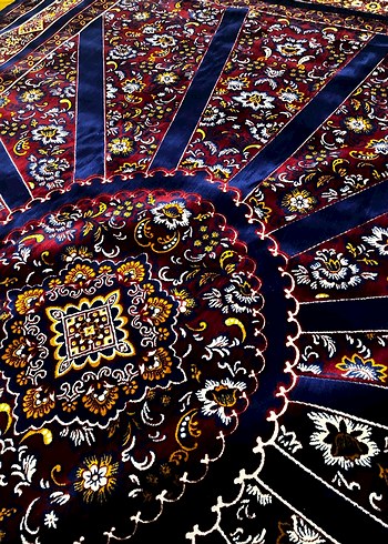 Koyu renkli çok desenli klasik halı - Görsel 4