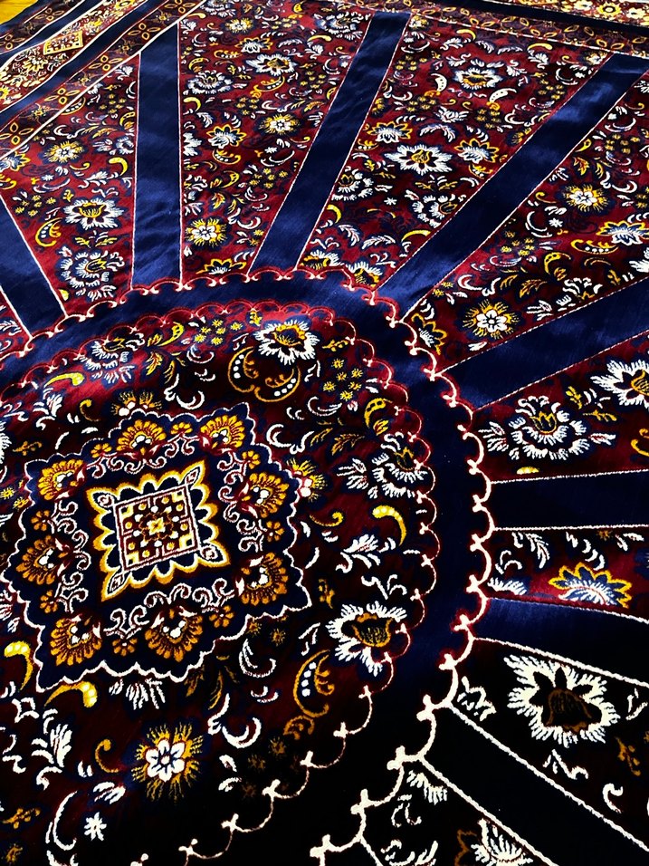 Koyu renkli çok desenli klasik halı - Görsel 4