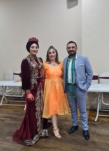 40 Beden Turuncu diz altı elbise