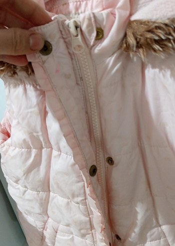 Kız Çocuk Pembe Kürklü Kapüşonlu Yelek - Görsel 2