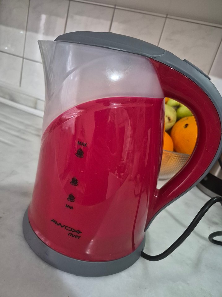 Kırmızı Elektrikli Su Isıtıcısı - Görsel 2