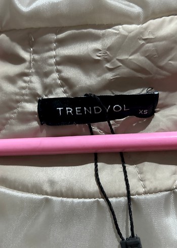 Düğmeli Beyaz Midi Kadın Mont - Görsel 2