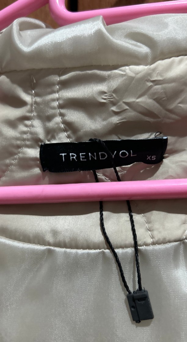 Düğmeli Beyaz Midi Kadın Mont - Görsel 2