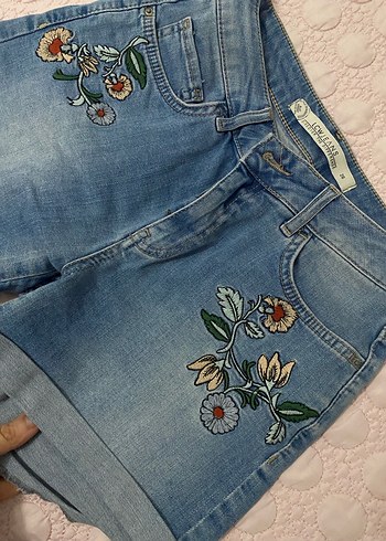 Nakışlı Mavi Mini Kot Şort - Görsel 2