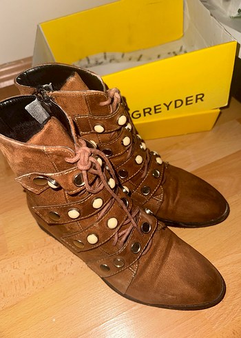 Kahverengi Süet Tokalı Kadın Botu - Görsel 2