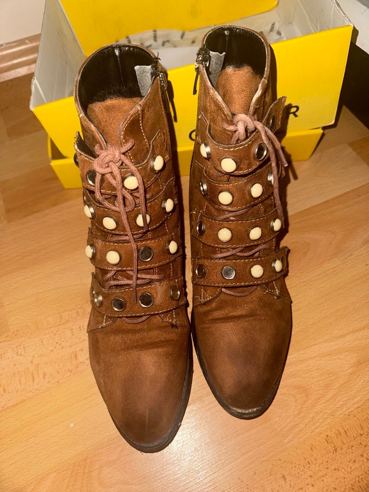 Kahverengi Süet Tokalı Kadın Botu - Görsel 3