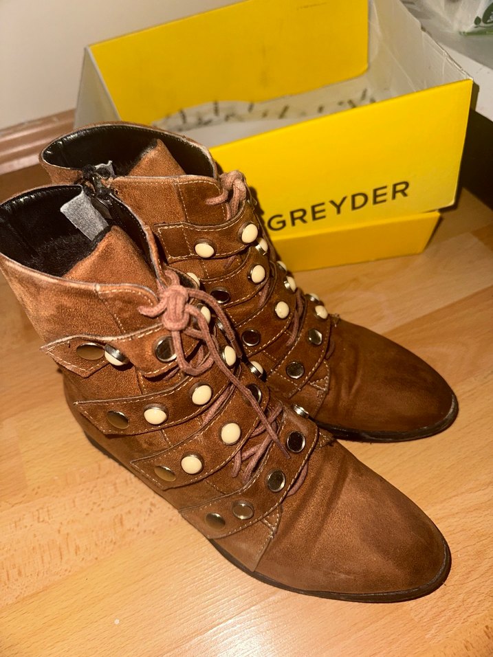 Kahverengi Süet Tokalı Kadın Botu - Görsel 2