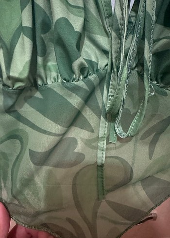 Yeşil Bağcıklı Drapeli V Yaka Bluz - Görsel 3