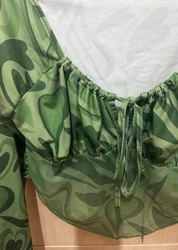 Yeşil Bağcıklı Drapeli V Yaka Bluz - Görsel 2