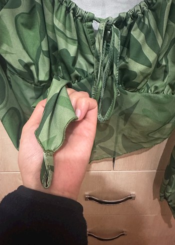 Yeşil Bağcıklı Drapeli V Yaka Bluz - Görsel 5