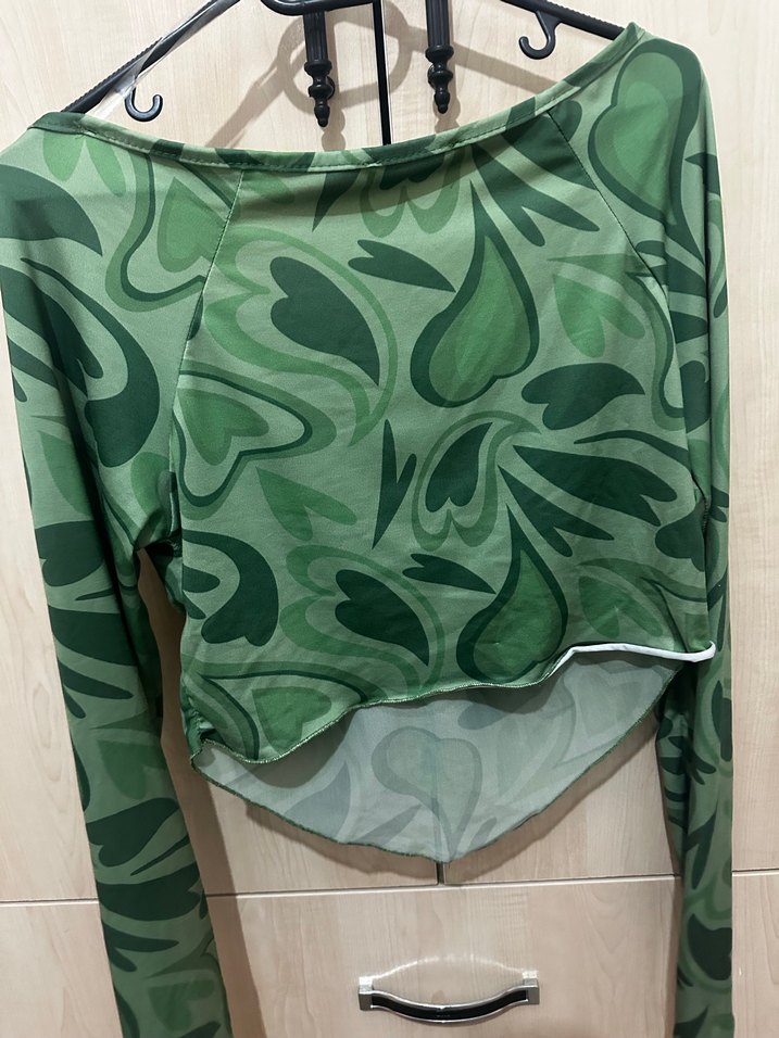 Yeşil Bağcıklı Drapeli V Yaka Bluz - Görsel 4