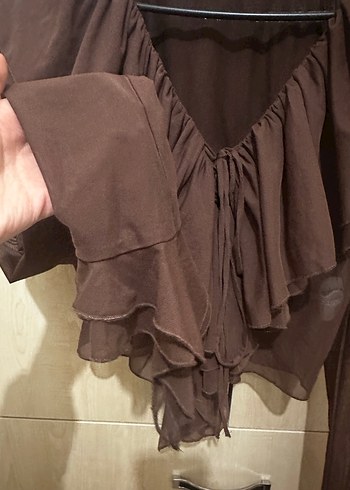 Kahverengi V Yaka Fırfırlı Uzun Kollu Bluz - Görsel 2