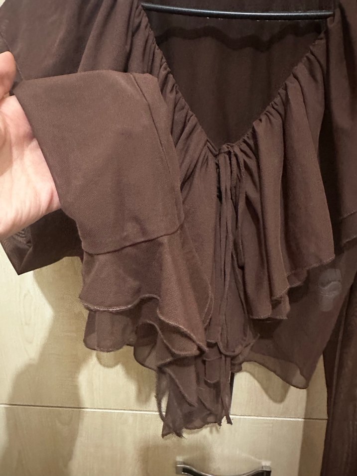 Kahverengi V Yaka Fırfırlı Uzun Kollu Bluz - Görsel 2