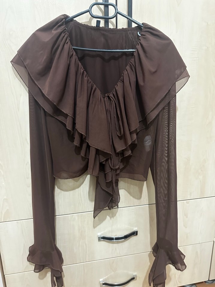 Kahverengi V Yaka Fırfırlı Uzun Kollu Bluz - Görsel 3