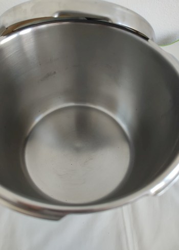 Beden turuncu Renk Fissler 6 lt düdüklü tencere sağlam sorunsuz çalışıyor