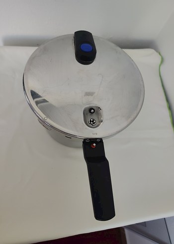 Fissler Fissler Vitaquick Bluepoint 6 lt Düdüklü Tencere üst sapı yok