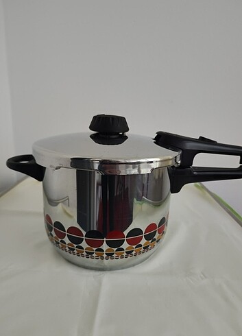 Fissler Düdüklü Tencere Vitavit 6 Lt sağlam sorunsuz çalışıyor o