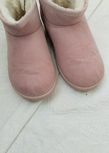 Pembe kürklü bot
