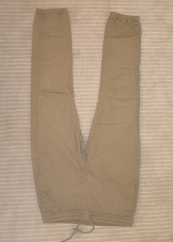 Erkek krem pantolon size 32/ paçası lastikli/ arkasında ufak bir - Görsel 2