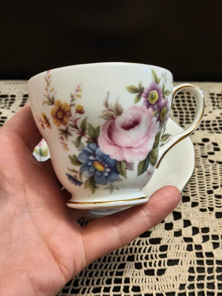 Çiçek Desenli İngiliz fincan - Görsel 3