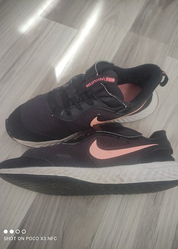 35 Beden kiz cocuk spor ayakkabi nike