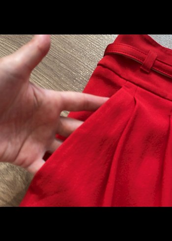 Kırmızı Şık Kemerli Kısa Etek - Görsel 4