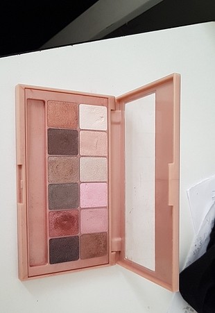 maybelline the blushed nudes