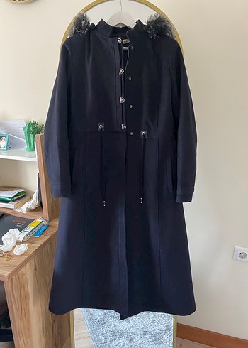 Siyah Midi Kadın Kaban, Kürk Detaylı, Normal Kesim - Görsel 3