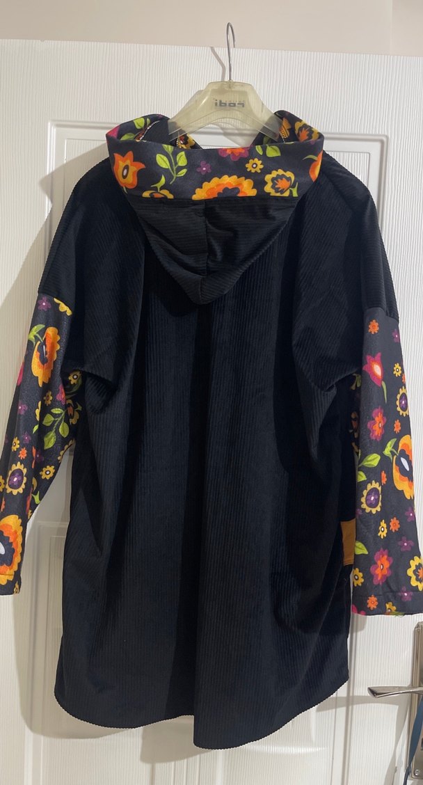 Çiçek Desenli Kapüşonlu Kadın Uzun Ceket - Görsel 3