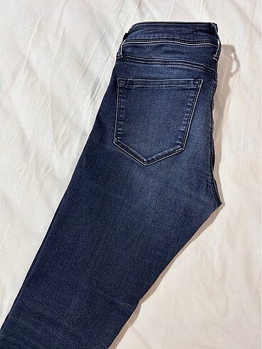 34 Beden lacivert Renk Mavi jean pantolon.