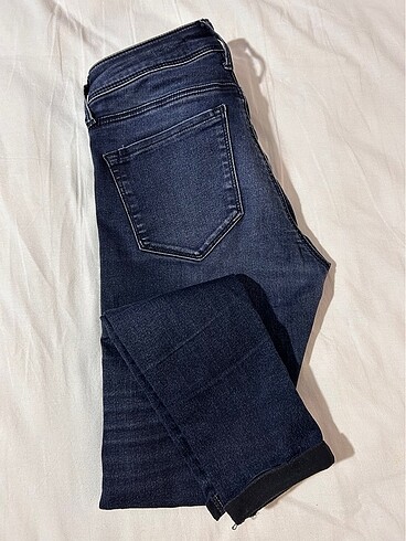 34 Beden Mavi jean pantolon.