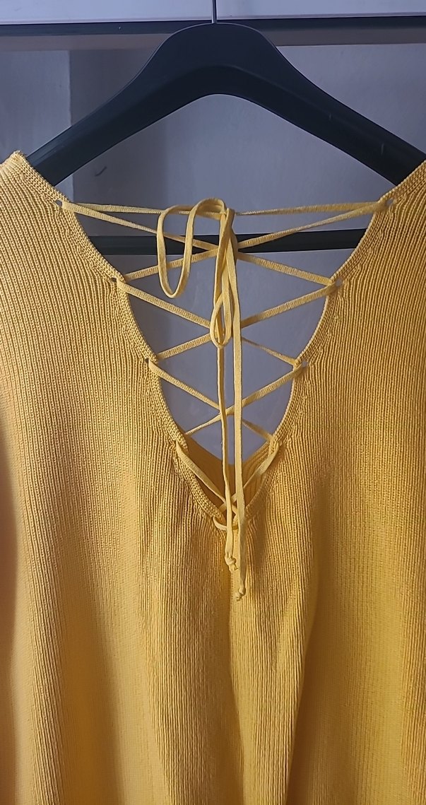 Sarı V Yaka Örgü Kadın Kazak - Görsel 3