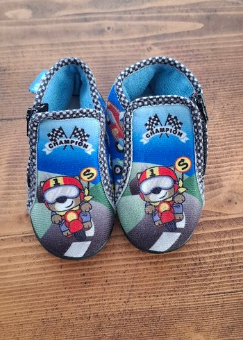 Renkli Erkek Çocuk Kaydırmaz Terlik - Görsel 2