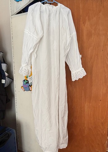 Suud Collection Nakışlı Beyaz Beyaz Tesettür Elbise