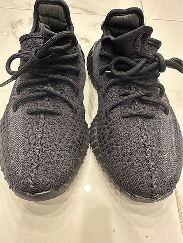 Adidas Yeezy(kurra ile alınmıştır)