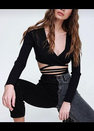 siyah bağlamalı crop bluz