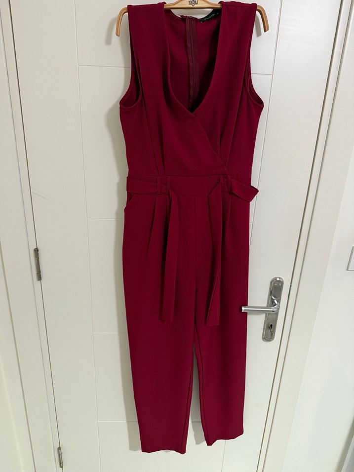 Bordo V Yakalı Kemerli Kadın Tulum - Görsel 2