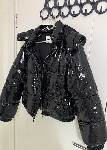 Siyah Parlak Kadın Kışlık Mont - Görsel 2