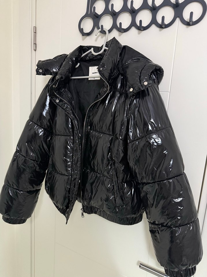 Siyah Parlak Kadın Kışlık Mont - Görsel 2