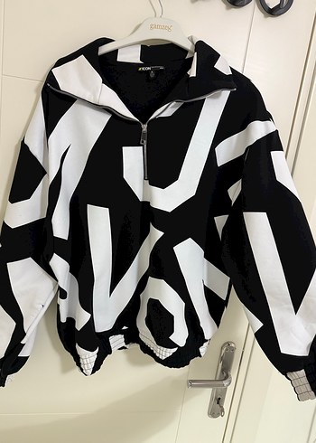 Kadın Siyah Baskılı Yarım Fermuarlı Sweatshirt - Görsel 2