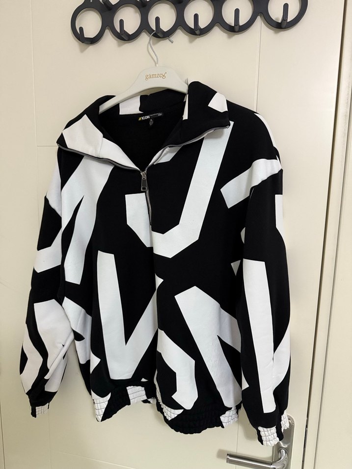 Kadın Siyah Baskılı Yarım Fermuarlı Sweatshirt - Görsel 3