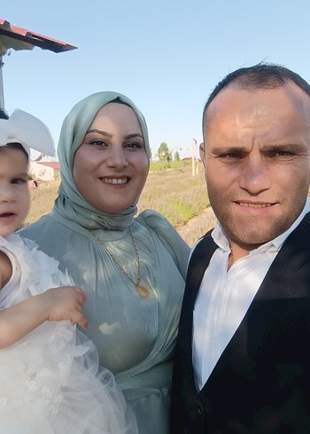 52 Beden yeşil Renk bir kere kullanıldı şalı ile birlikte göndereceğim