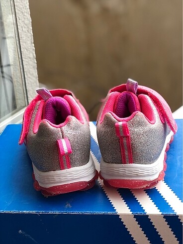 22 Beden Skechers ayakkabı