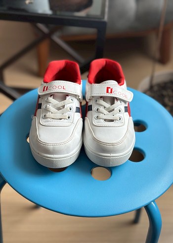 30 Beden Beyaz Erkek Çocuk Spor Ayakkabı Velcro