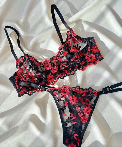 Çiçekli bralet takım