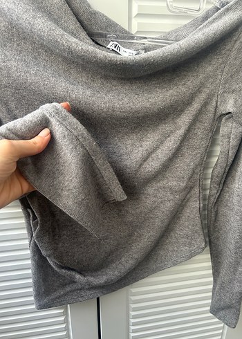 Zara- Gri Düşük omuzlu Uzun Kollu Drapeli Bluz - Görsel 4