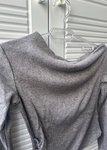 Zara- Gri Düşük omuzlu Uzun Kollu Drapeli Bluz - Görsel 2