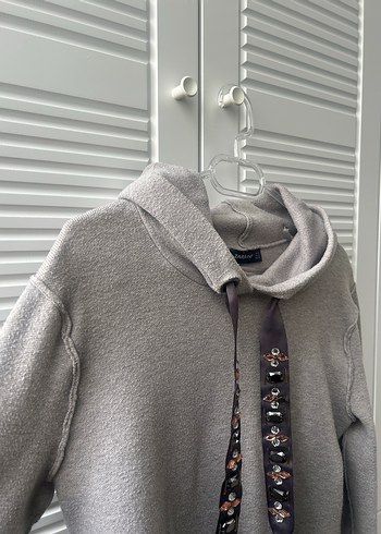 Zara Nakışlı Gri Kapüşonlu Triko Kazak - Görsel 3