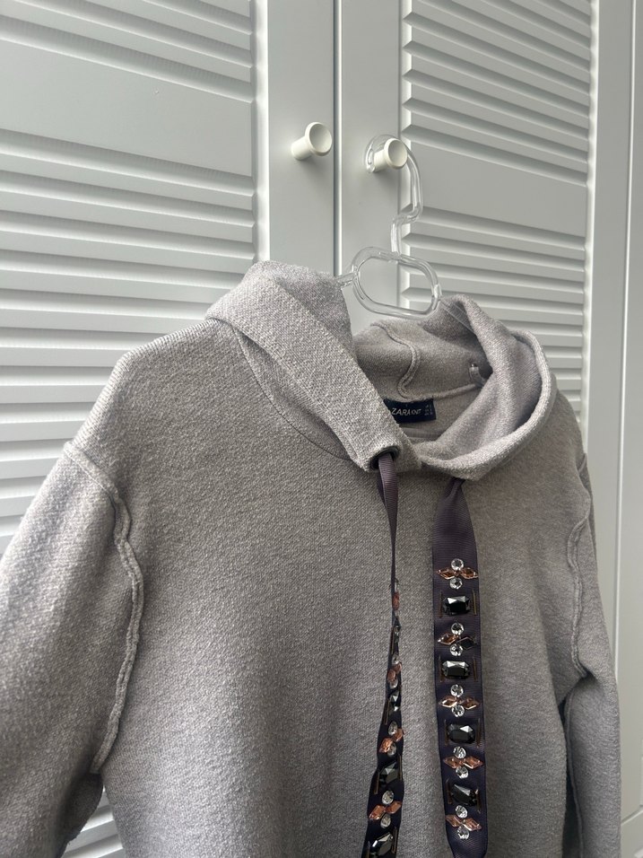 Zara Nakışlı Gri Kapüşonlu Triko Kazak - Görsel 3