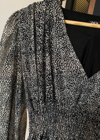 Gri Yılan Desenli V Yaka Mini Elbise - Görsel 3